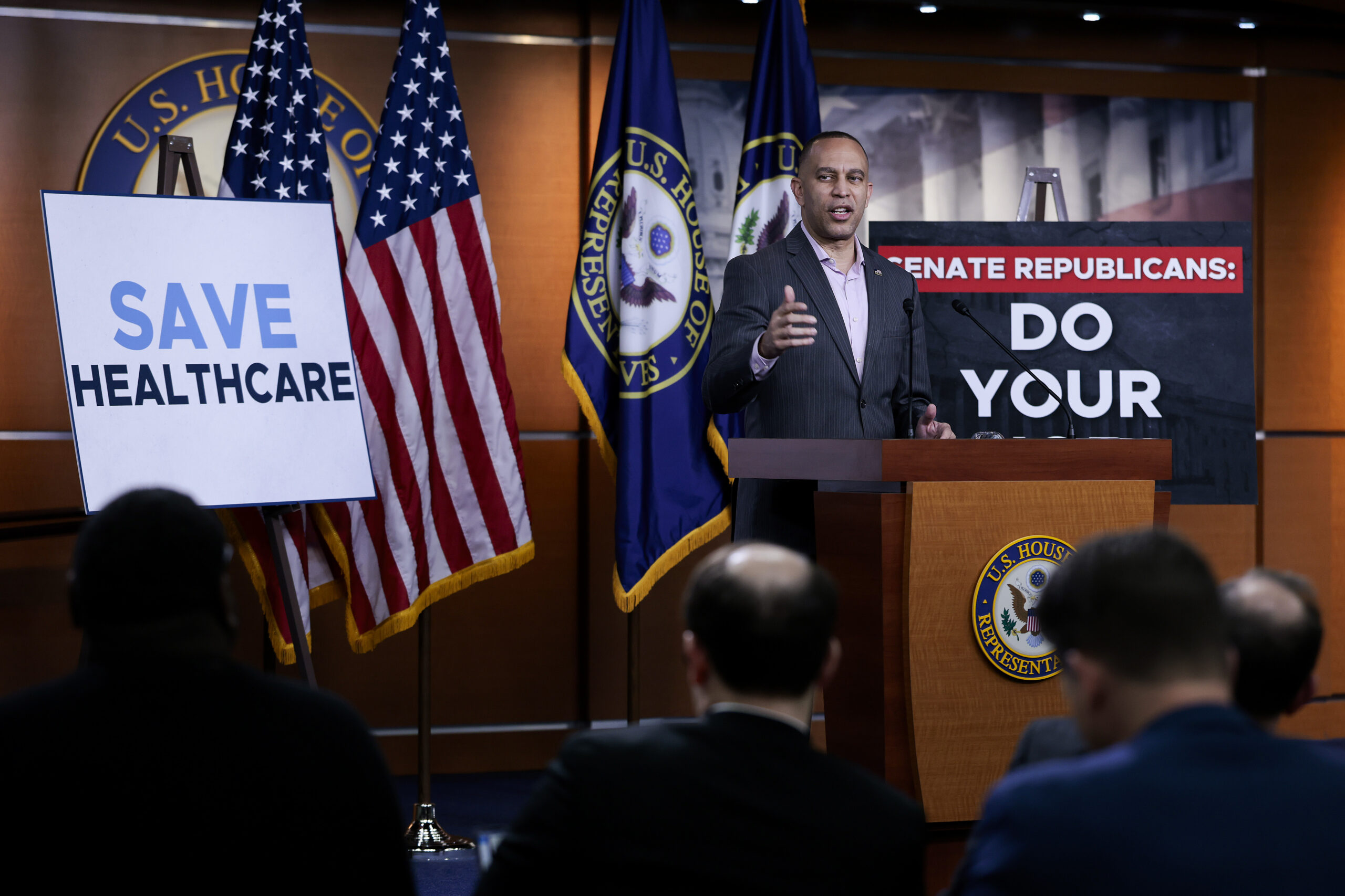 Hakeem Jeffries calls for Kristi Noem ouster after DHS response to Renee Good shooting: ‘She should be run out of town’