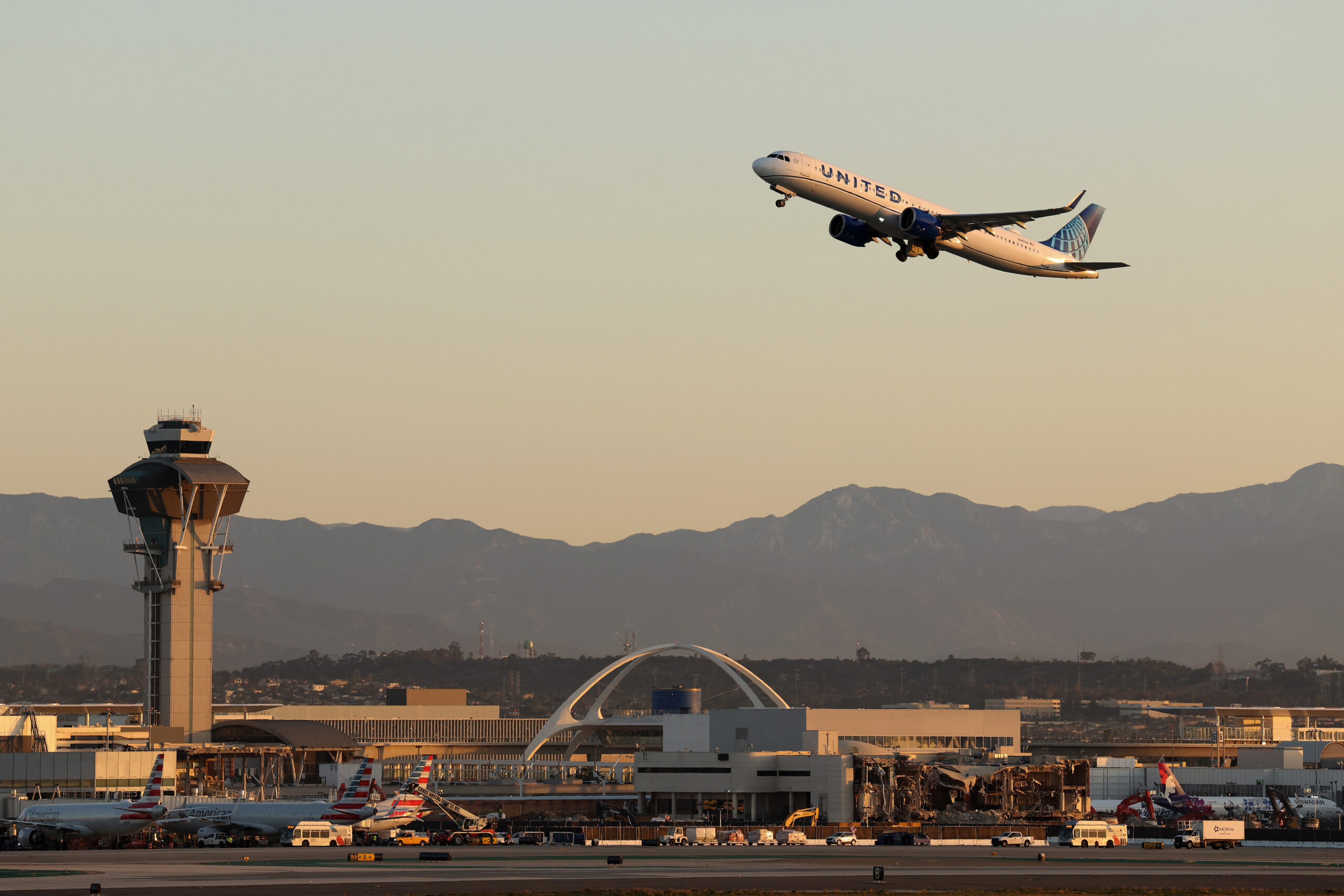 Transportation chief Sean Duffy mandates merit-based hiring of US airline pilots