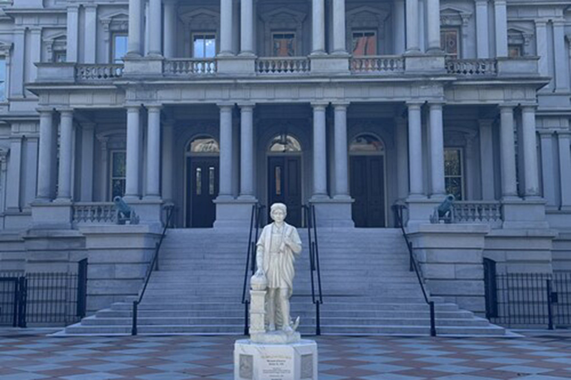 White House installs Christopher Columbus statue made from remains of toppled sculpture