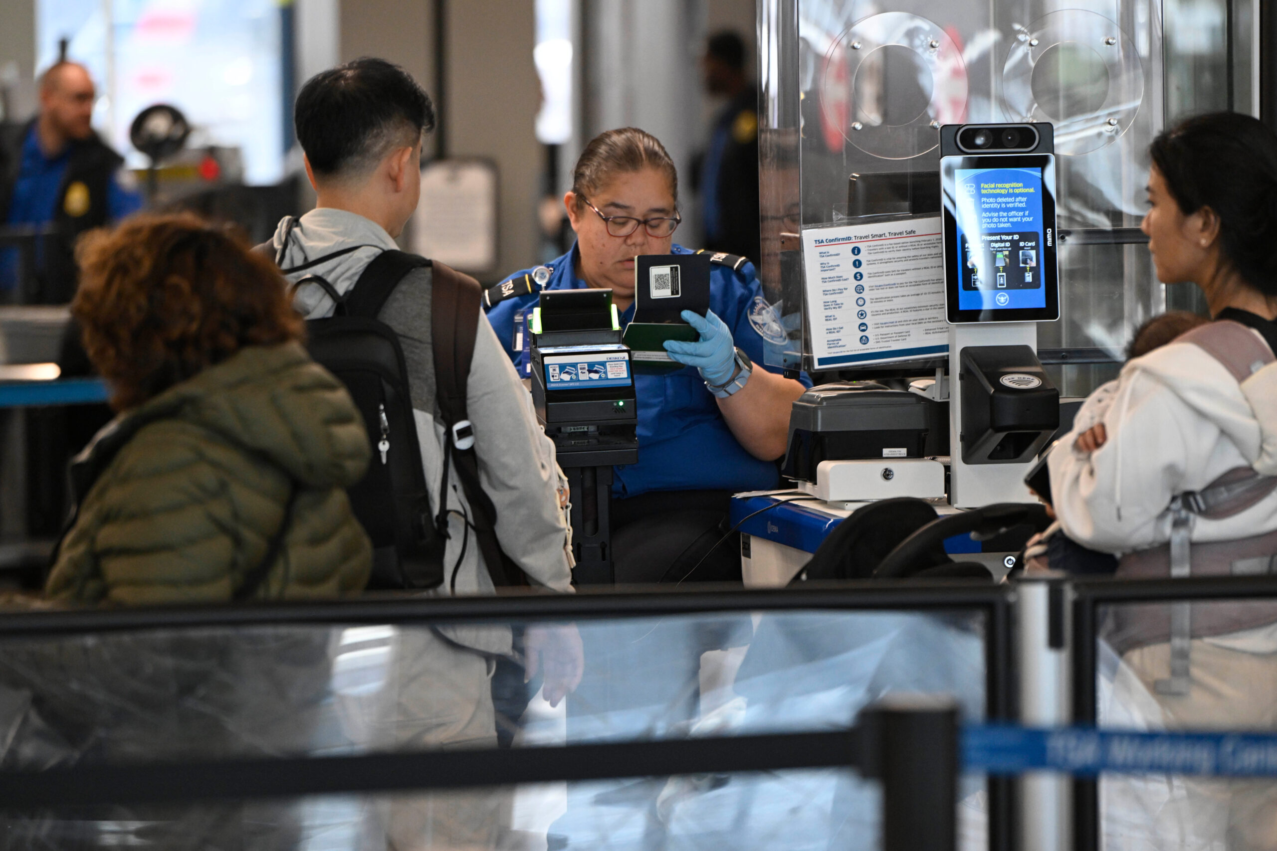 Trump to sign emergency order to get TSA agents paid — bypassing Congress in DHS shutdown fight