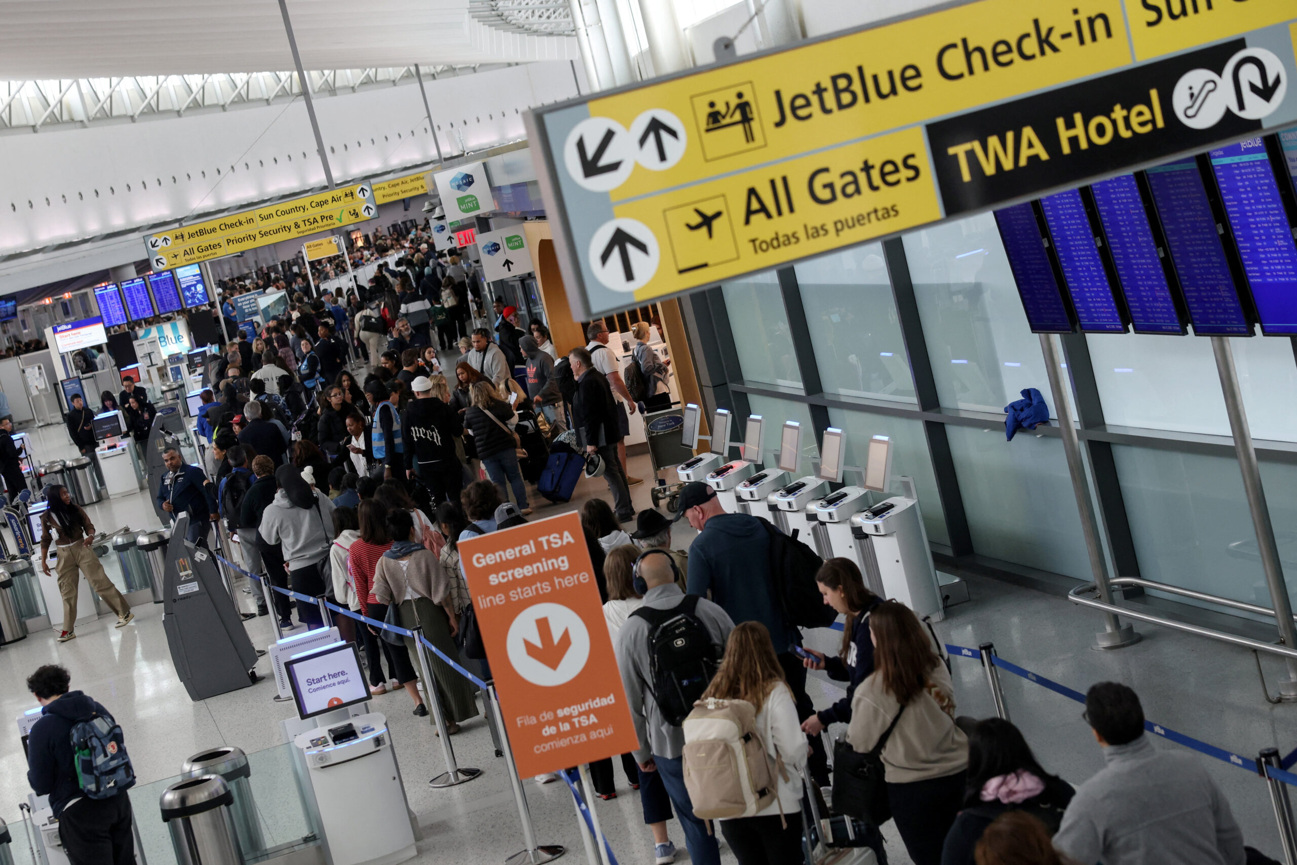 Most TSA agents received two missed paychecks on Monday — thanks to Trump stepping in