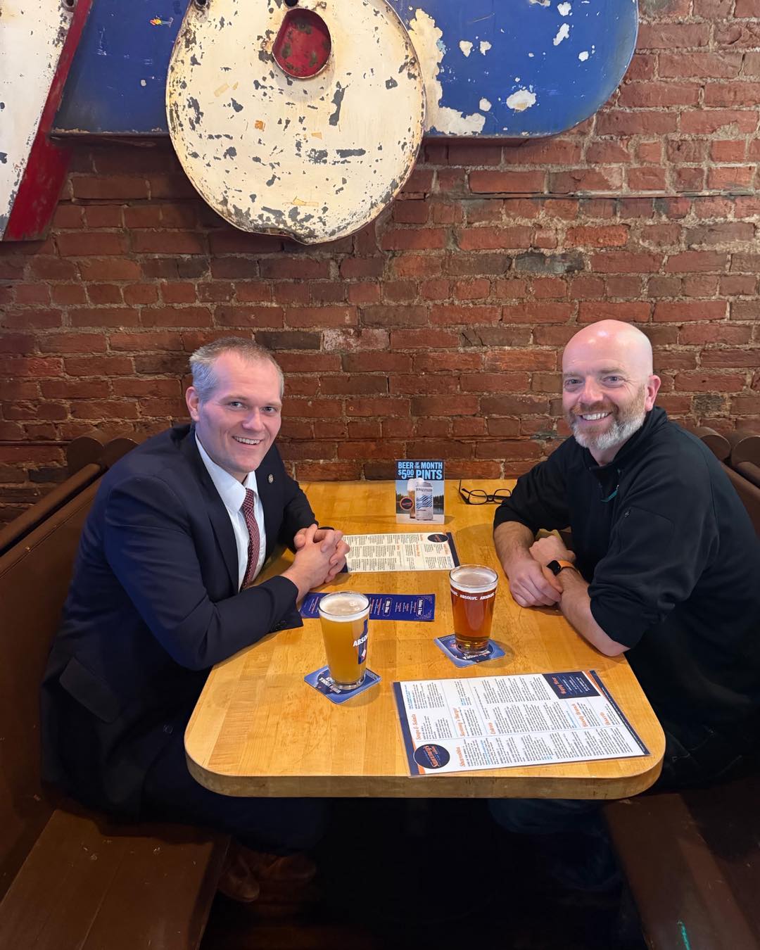 Minnesota restaurant offers free meals to state lawmakers who dine with pols from across the aisle