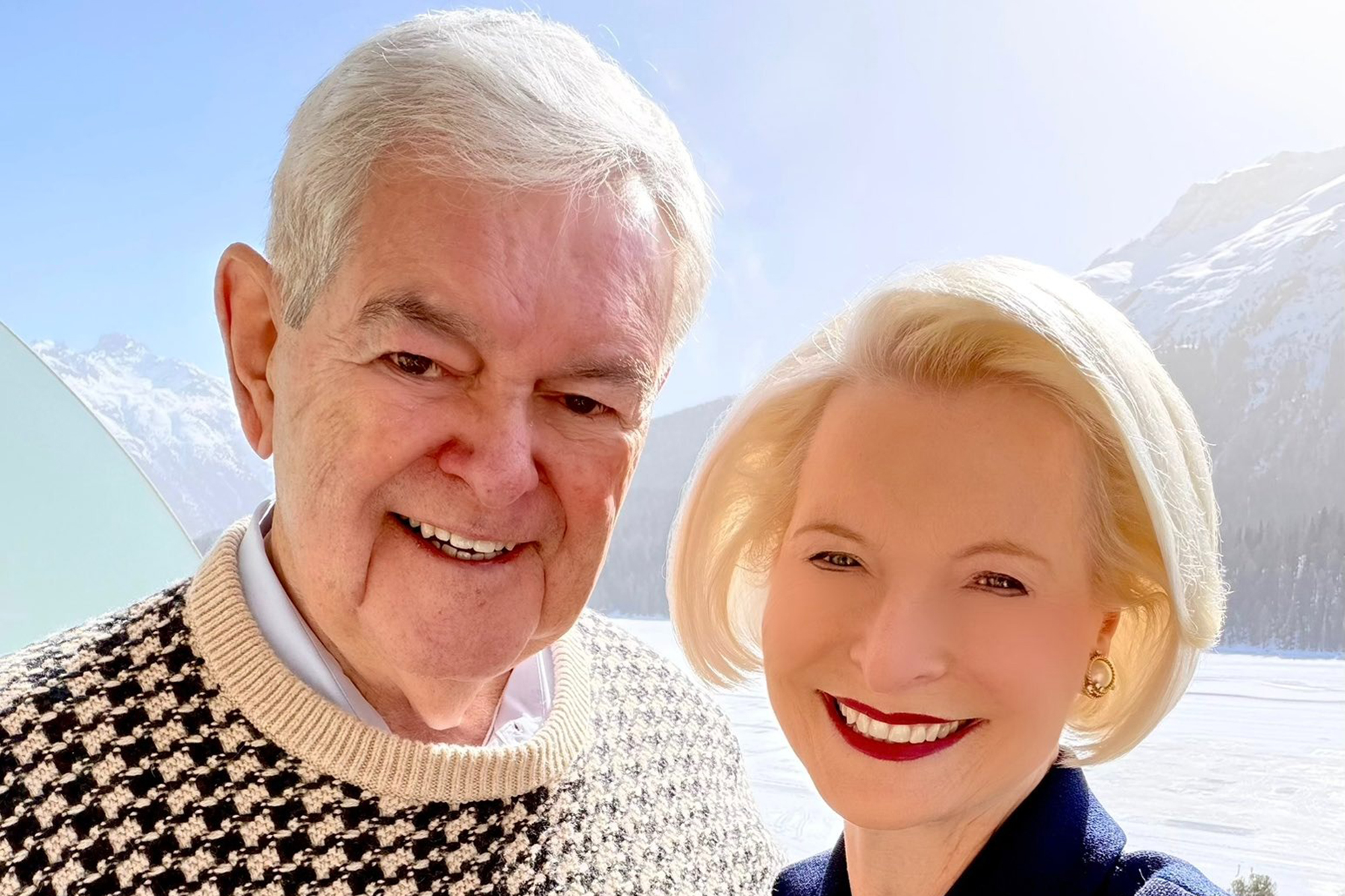 Social media abuzz over Callista Gingrich seemingly using selfie filters next to unedited Newt
