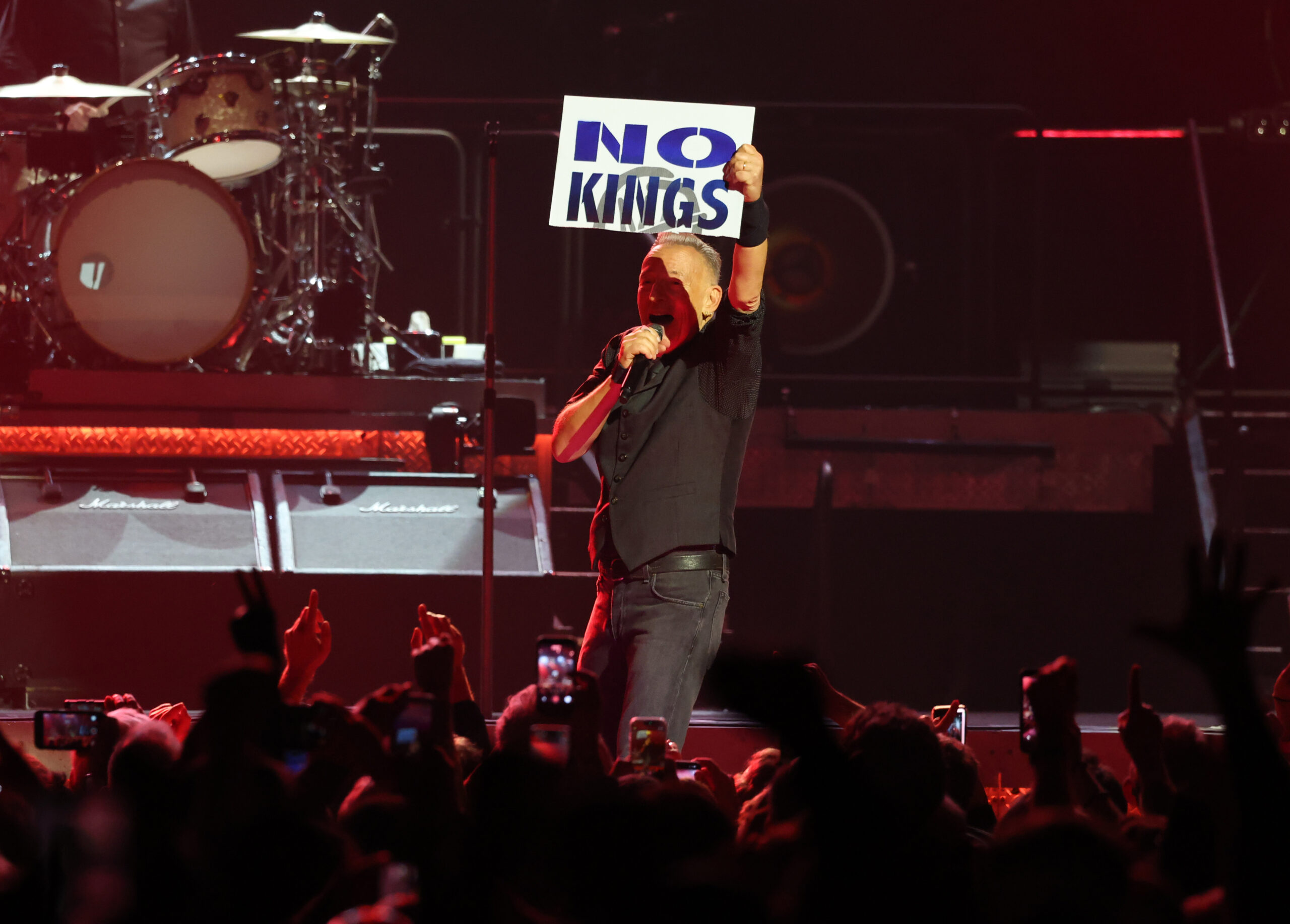 Bruce Springsteen blasts Trump admin as he kicks off tour in Minneapolis