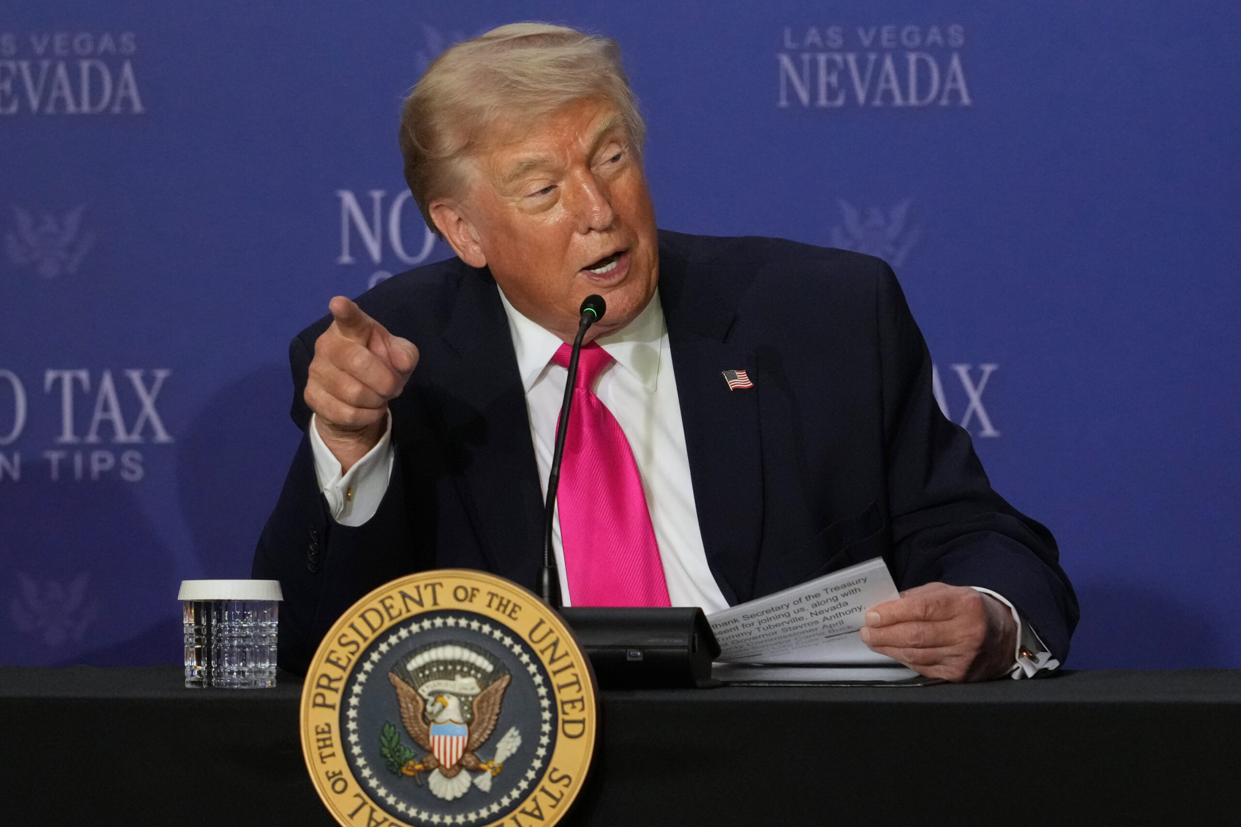 House punts Trump spy powers extension after conservatives block deal, forcing end-of-month showdown