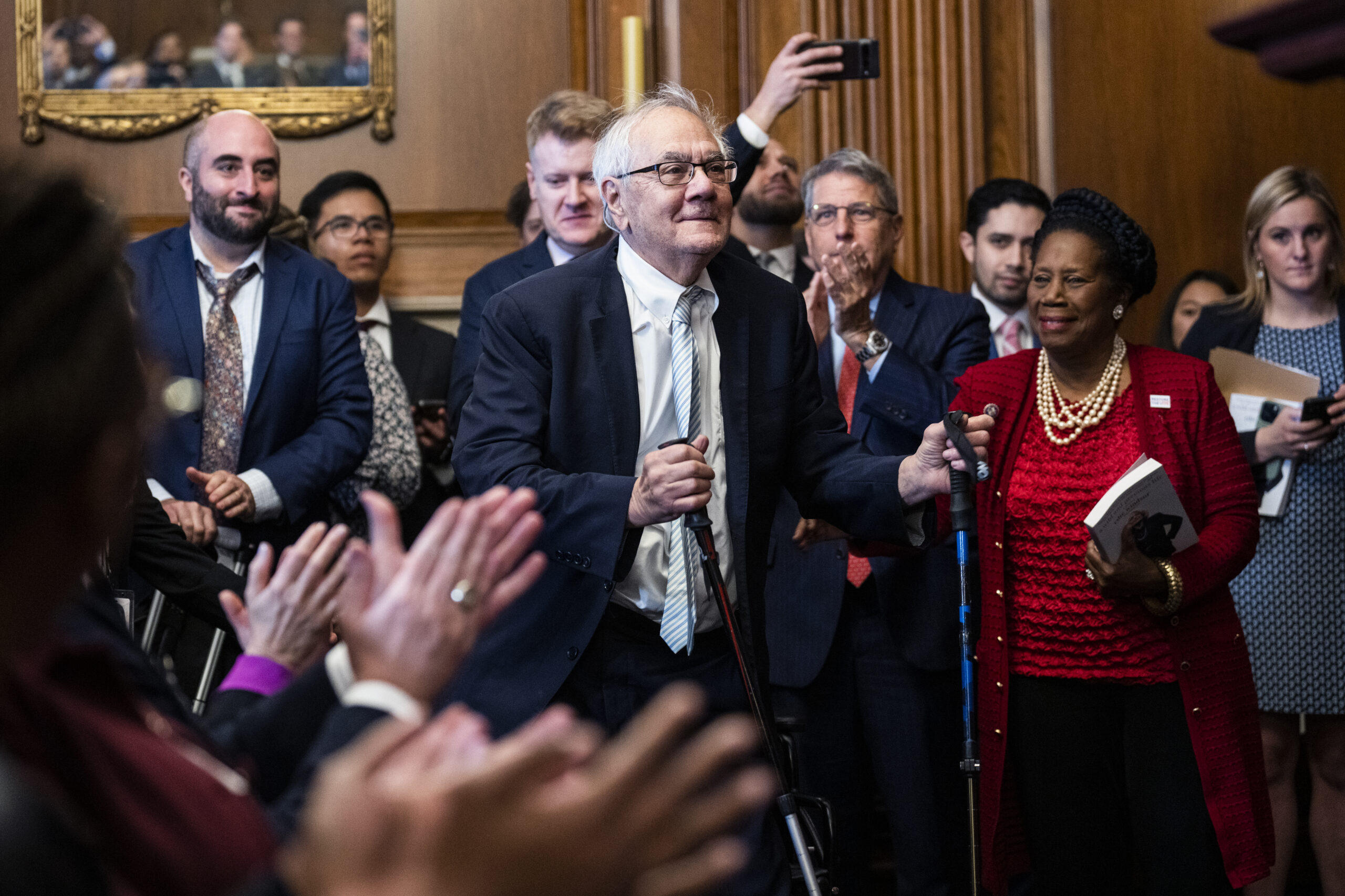 Outspoken liberal icon Barney Frank, who took on Wall Street and won, dies at 86