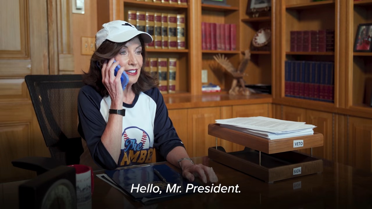Trump mocks ‘nice woman’ Kathy Hochul’s groveling phone calls