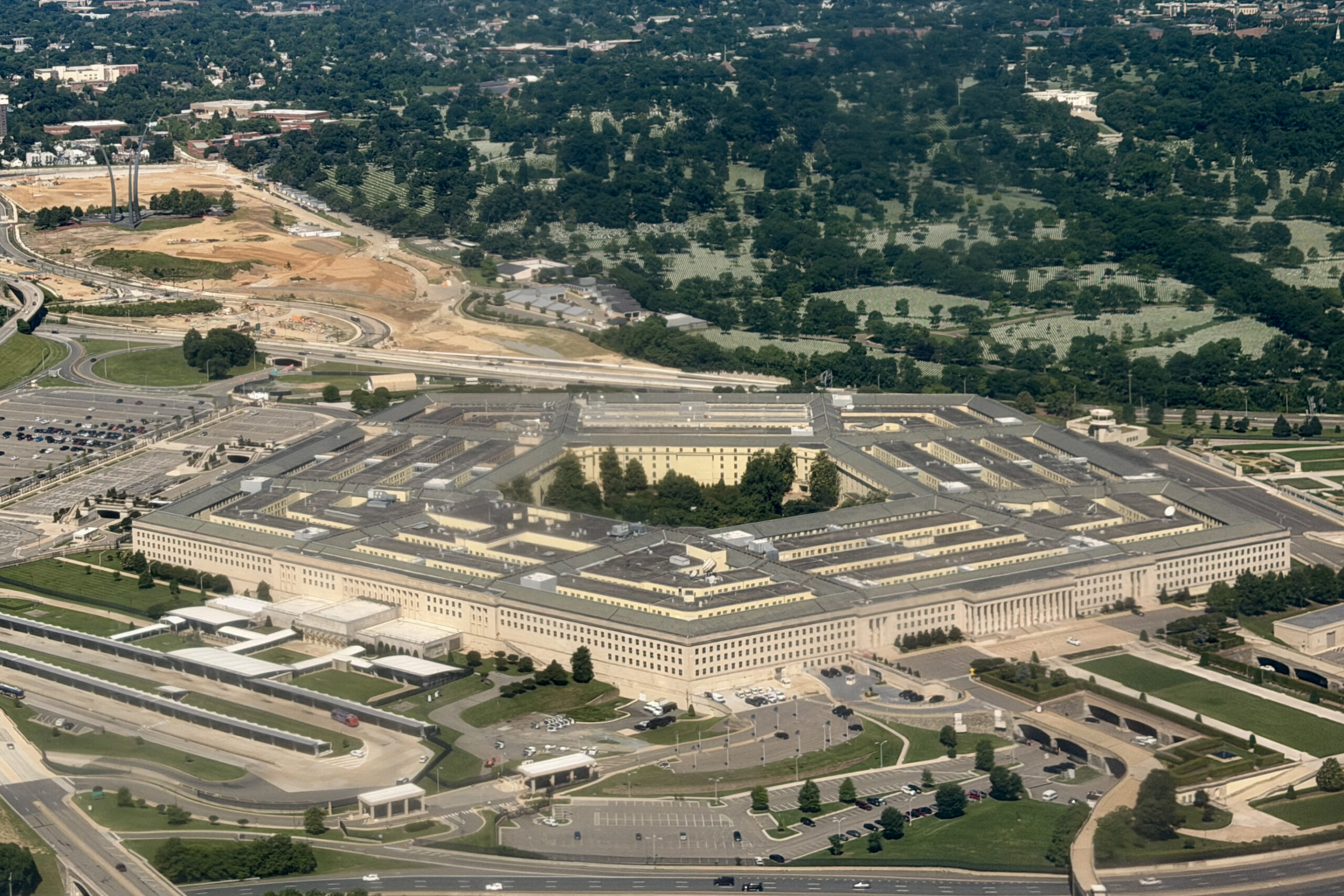 Pentagon on lockdown, hazmat crews rush in over ‘hazardous materials incident’