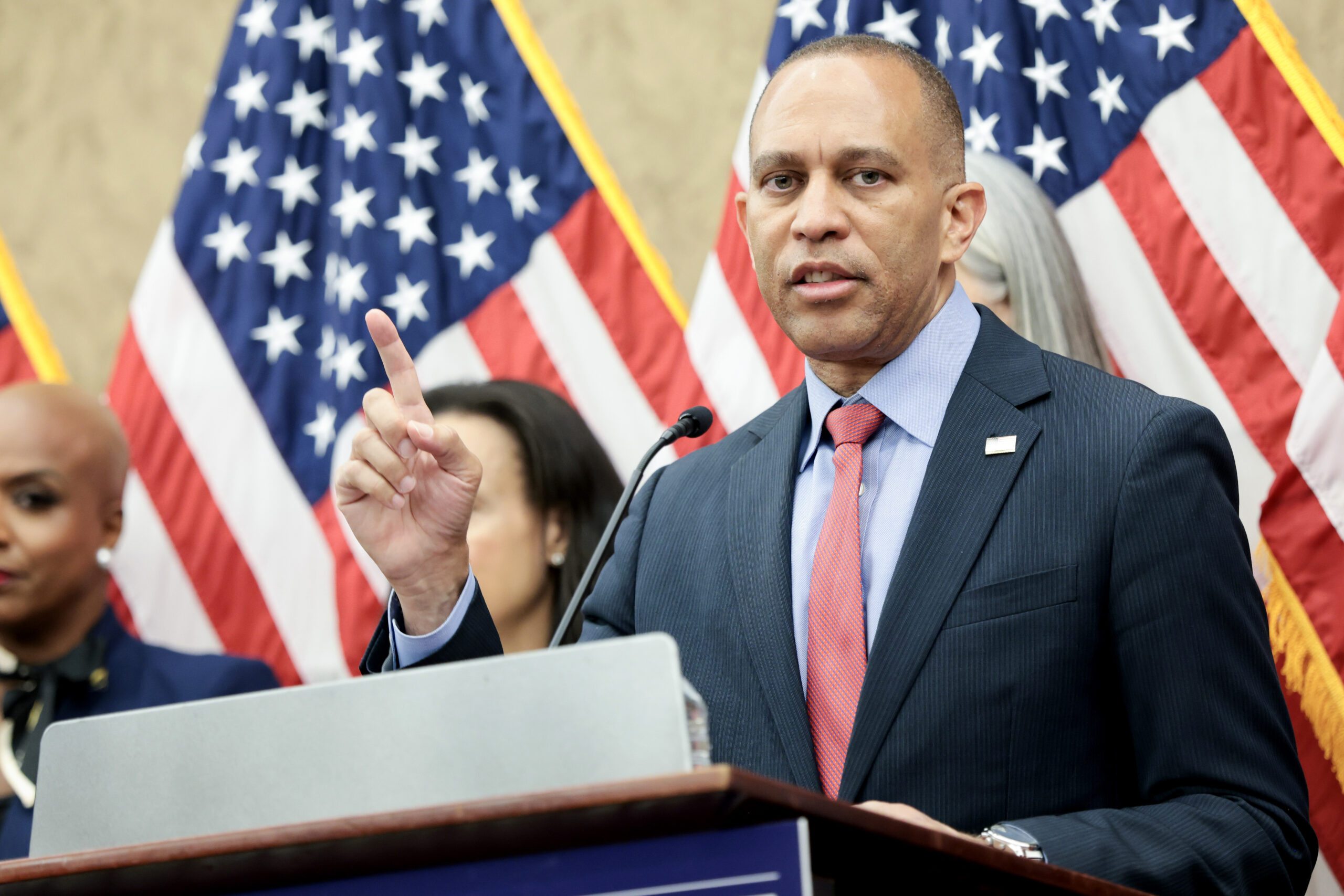 Hakeem Jeffries slammed for embracing Mamdani-backed candidates ‘with open arms’ after Dem primary sweep