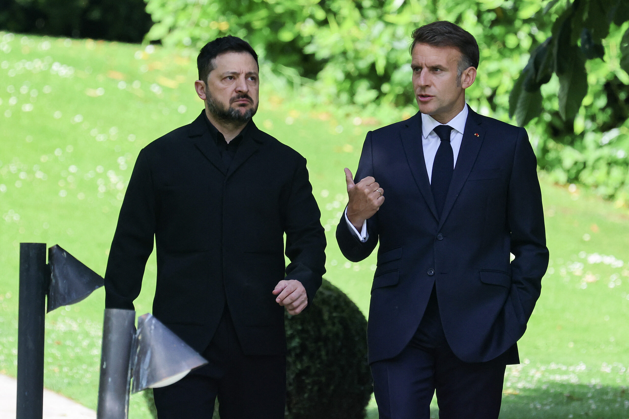Zelensky meets with G7 leaders behind closed doors to discuss the war in Ukraine