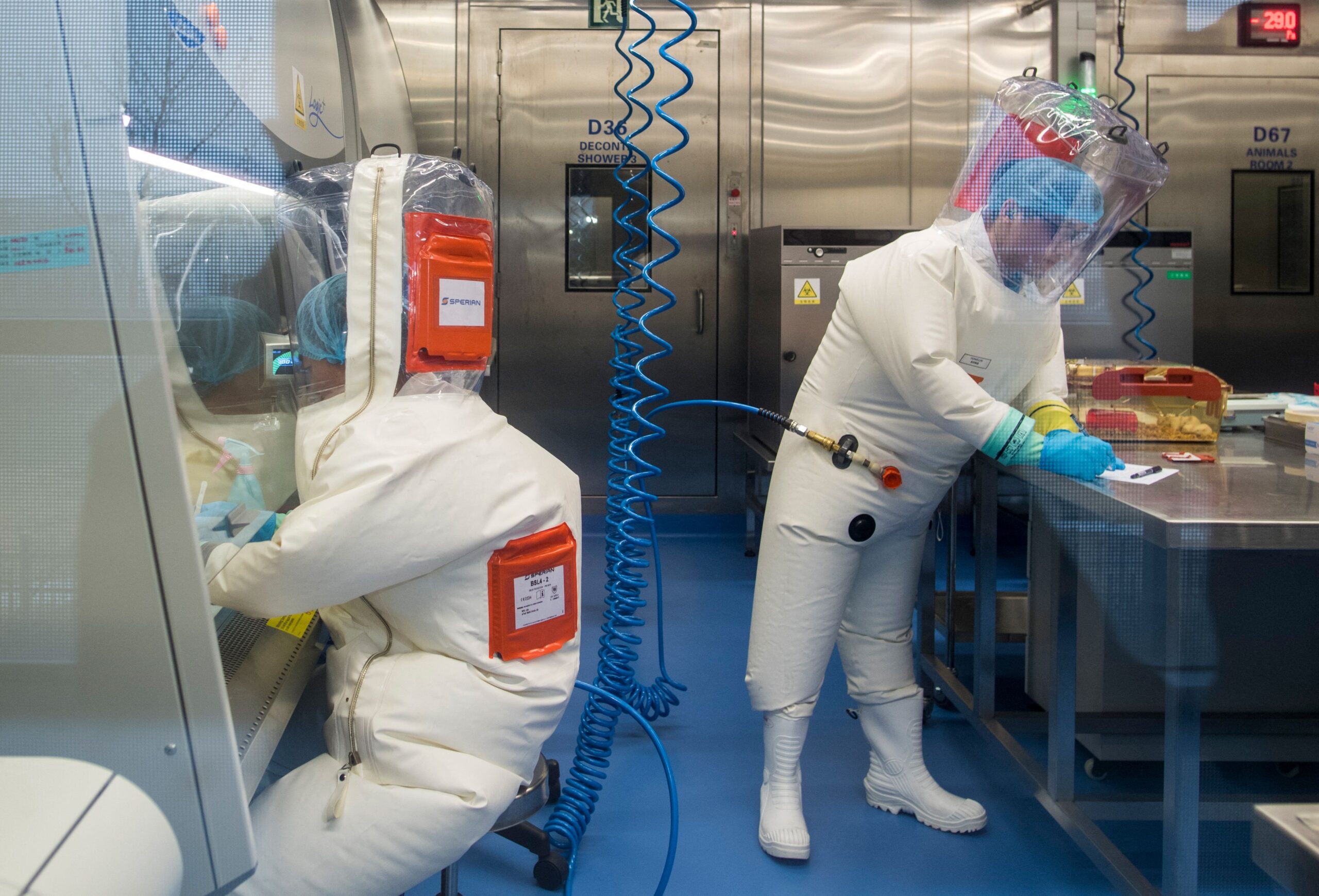 Sens. Cotton, Lee demand Trump admin cut off Chinese from national labs