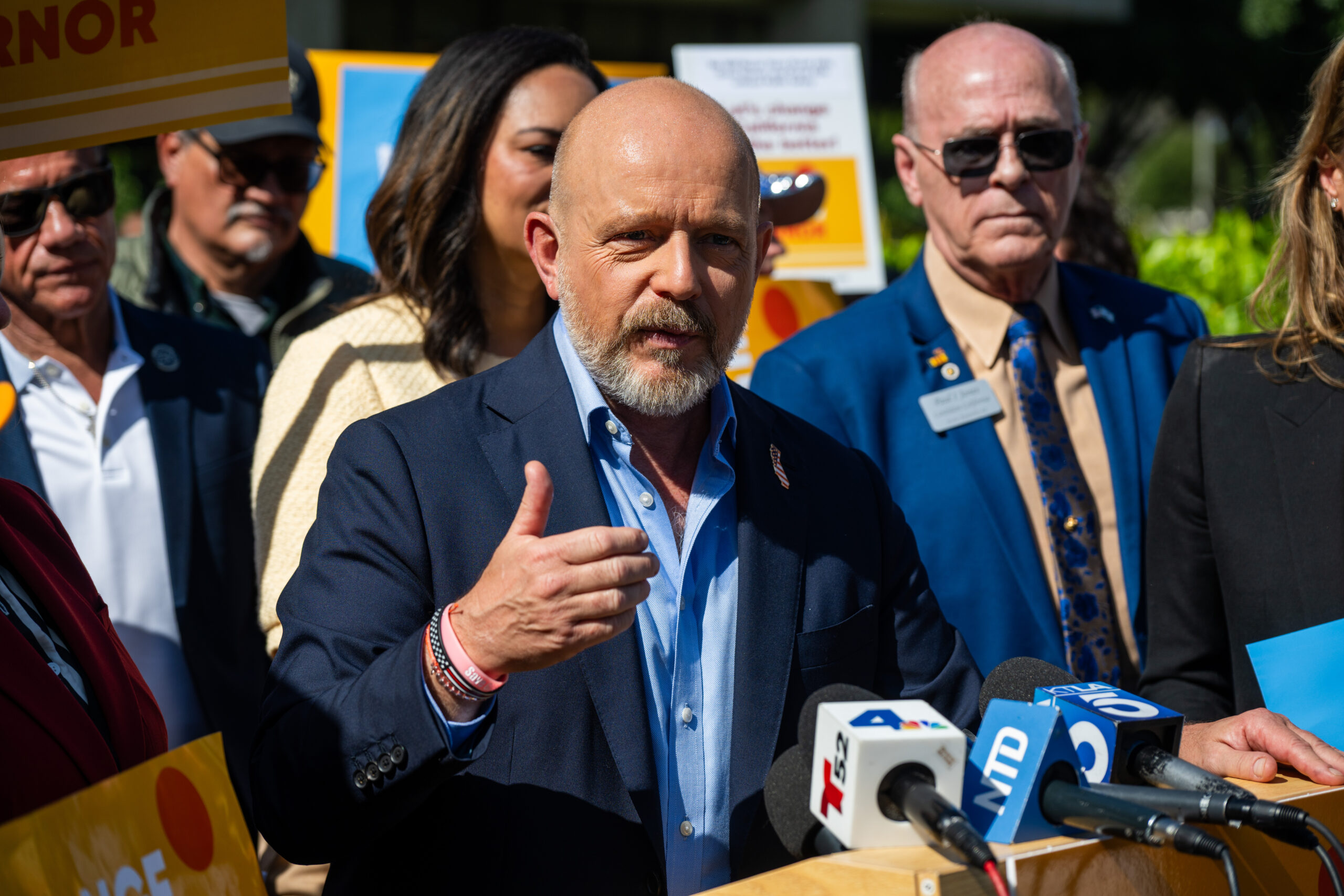 Republican Steve Hilton advances to general election for California governor