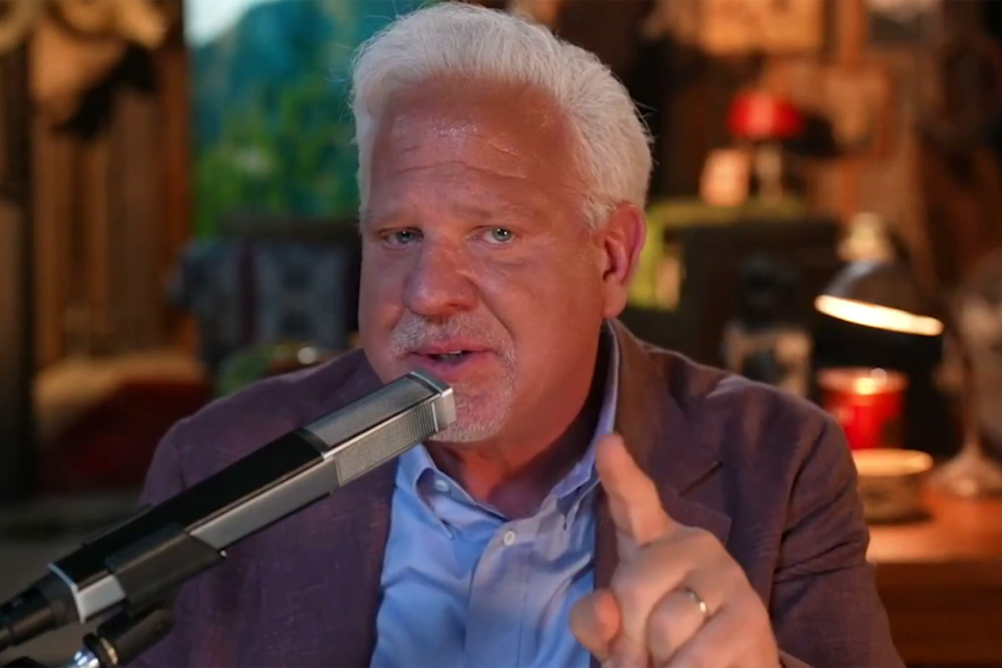 Glenn Beck claims he got a White House tour so secret Trump made him sign an NDA