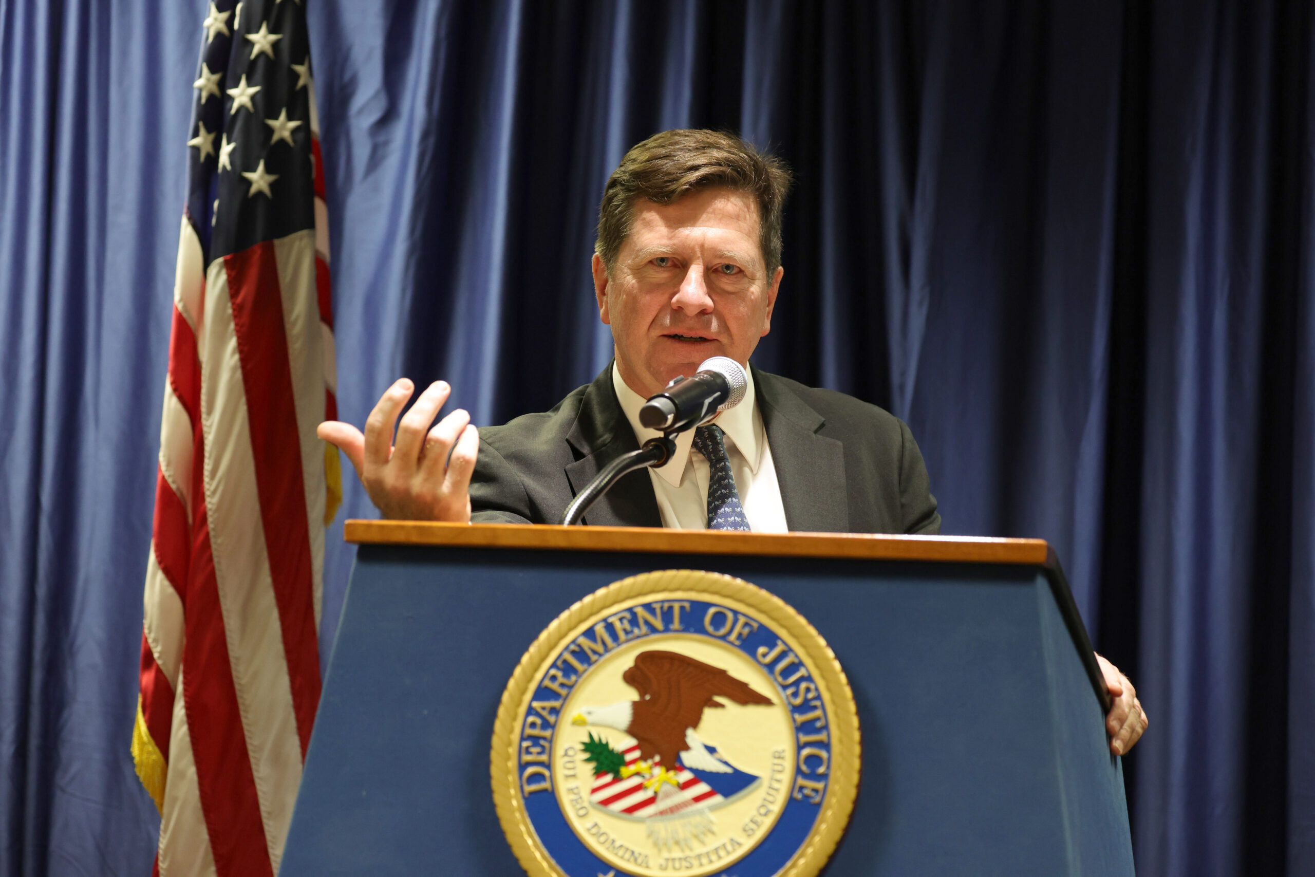 Trump picks Manhattan US Attorney Jay Clayton to be next DNI