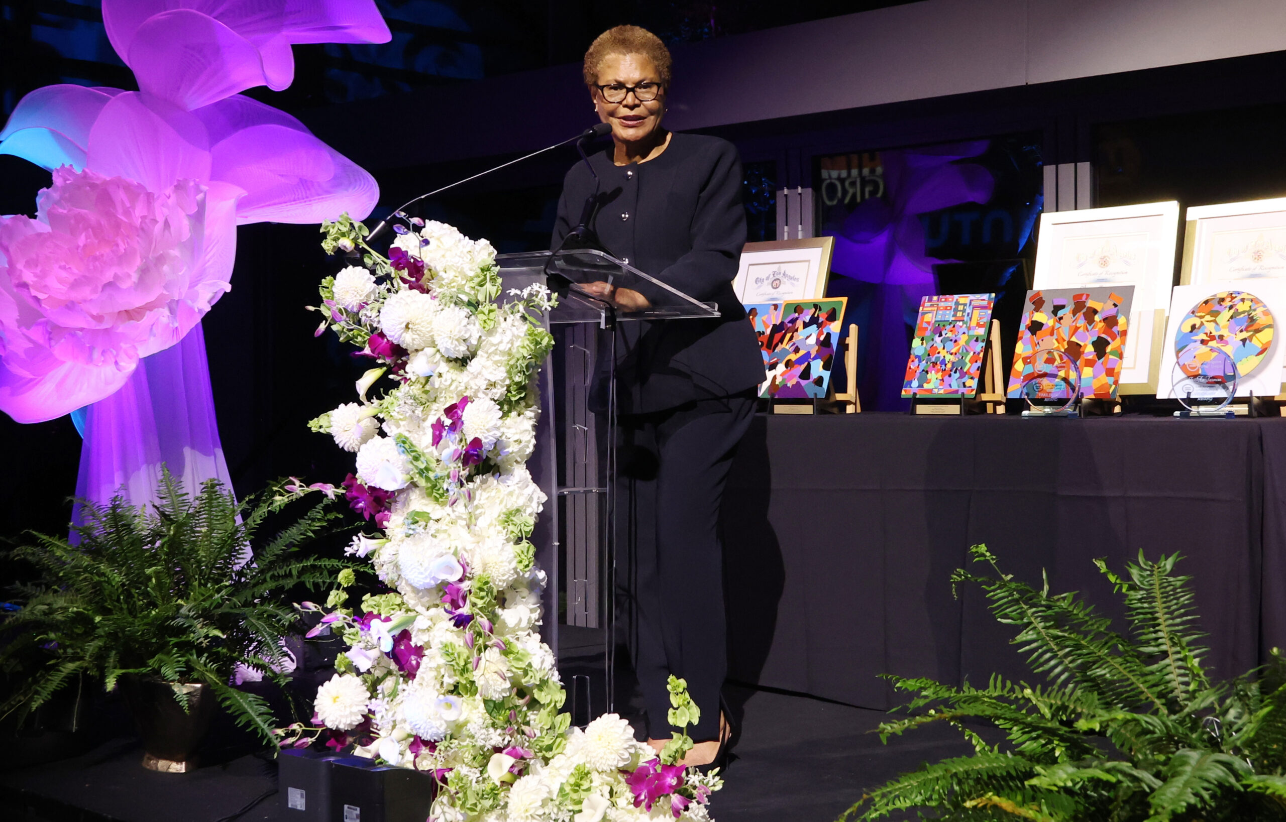 Karen Bass risks everything by taking page out of Kamala Harris’ playbook — as top staffer quits