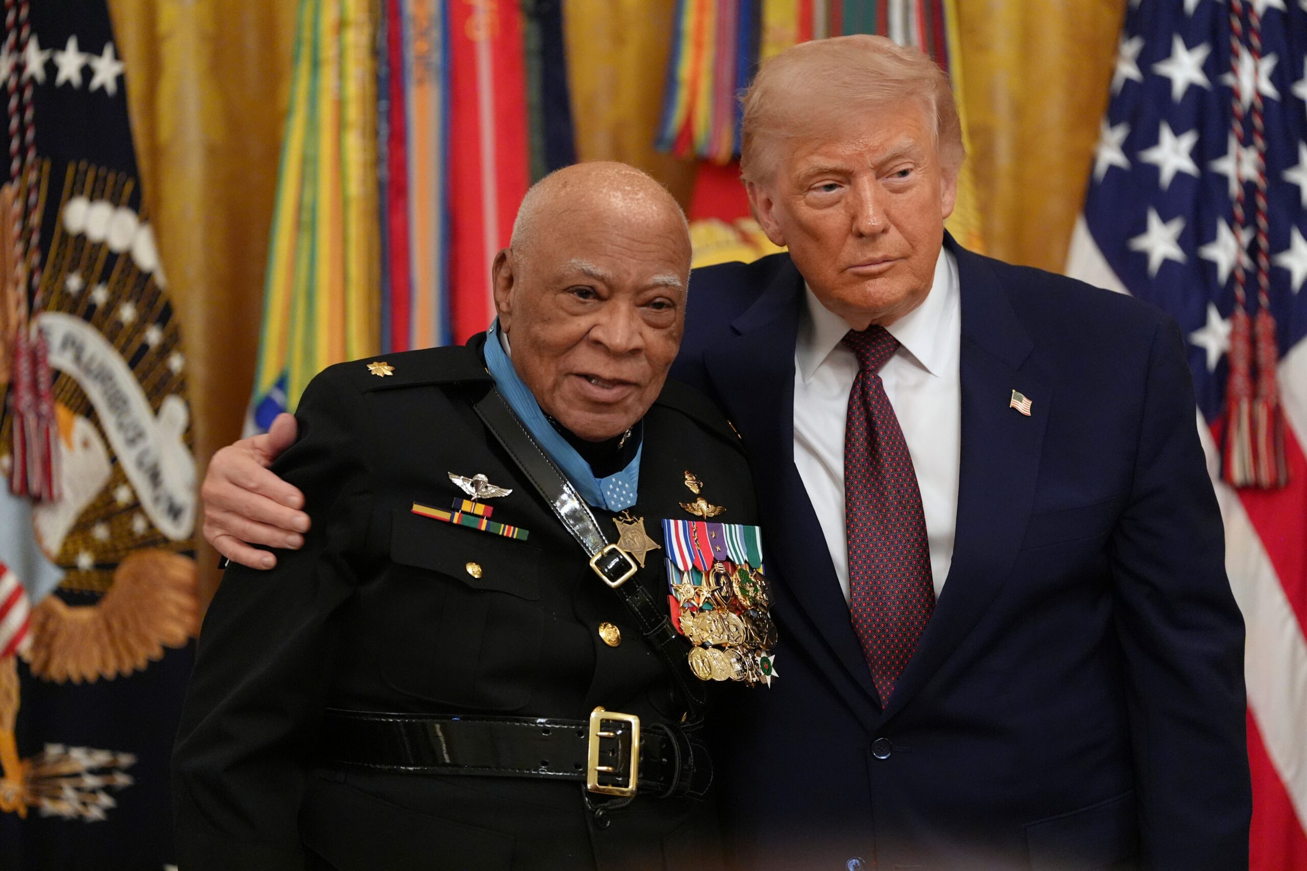 Trump honors 3 war heroes at White House ceremony, helps 88-year-old Vietnam vet receive his medal
