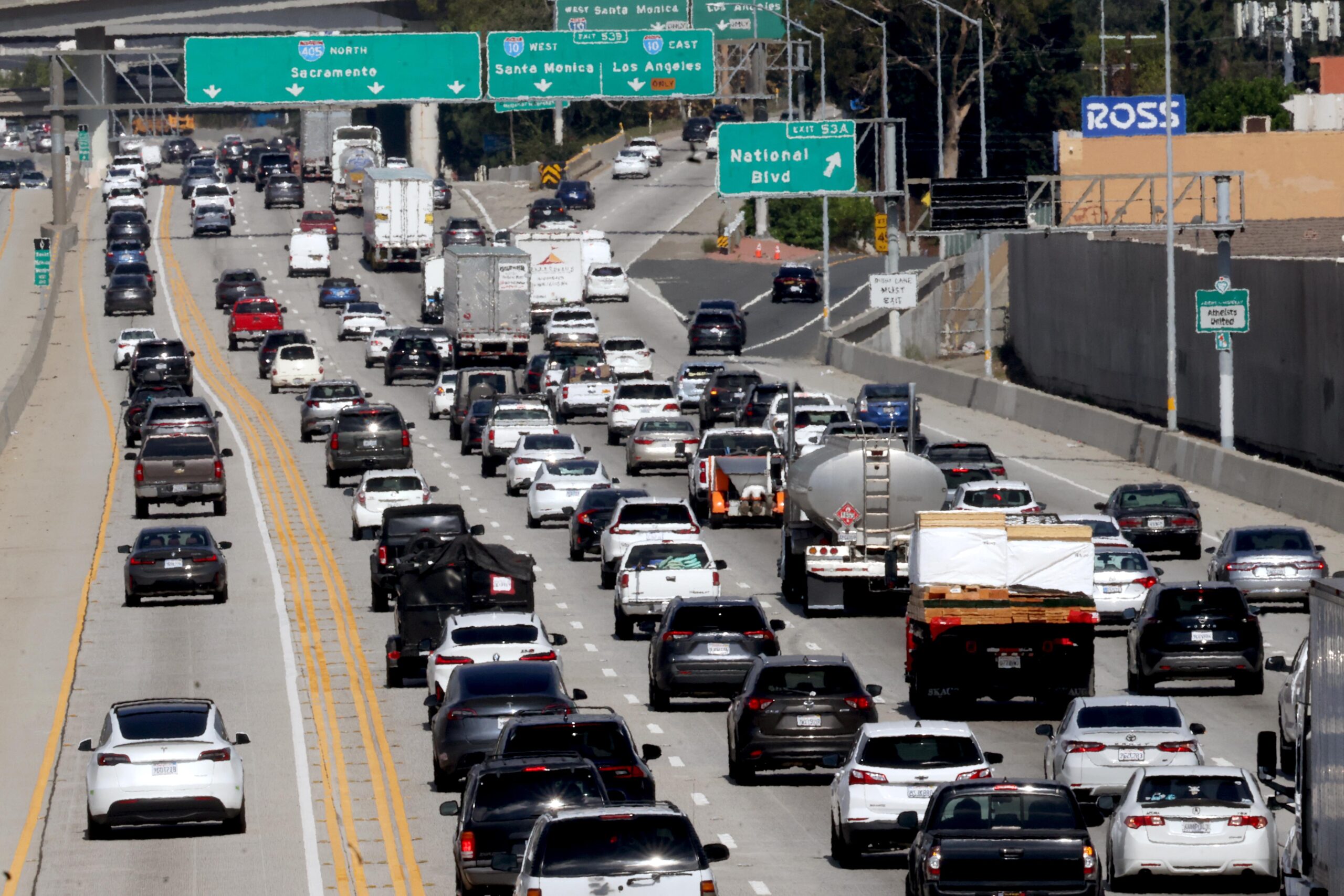 Californians hate Gavin Newsom’s gas vehicle ban, poll shows