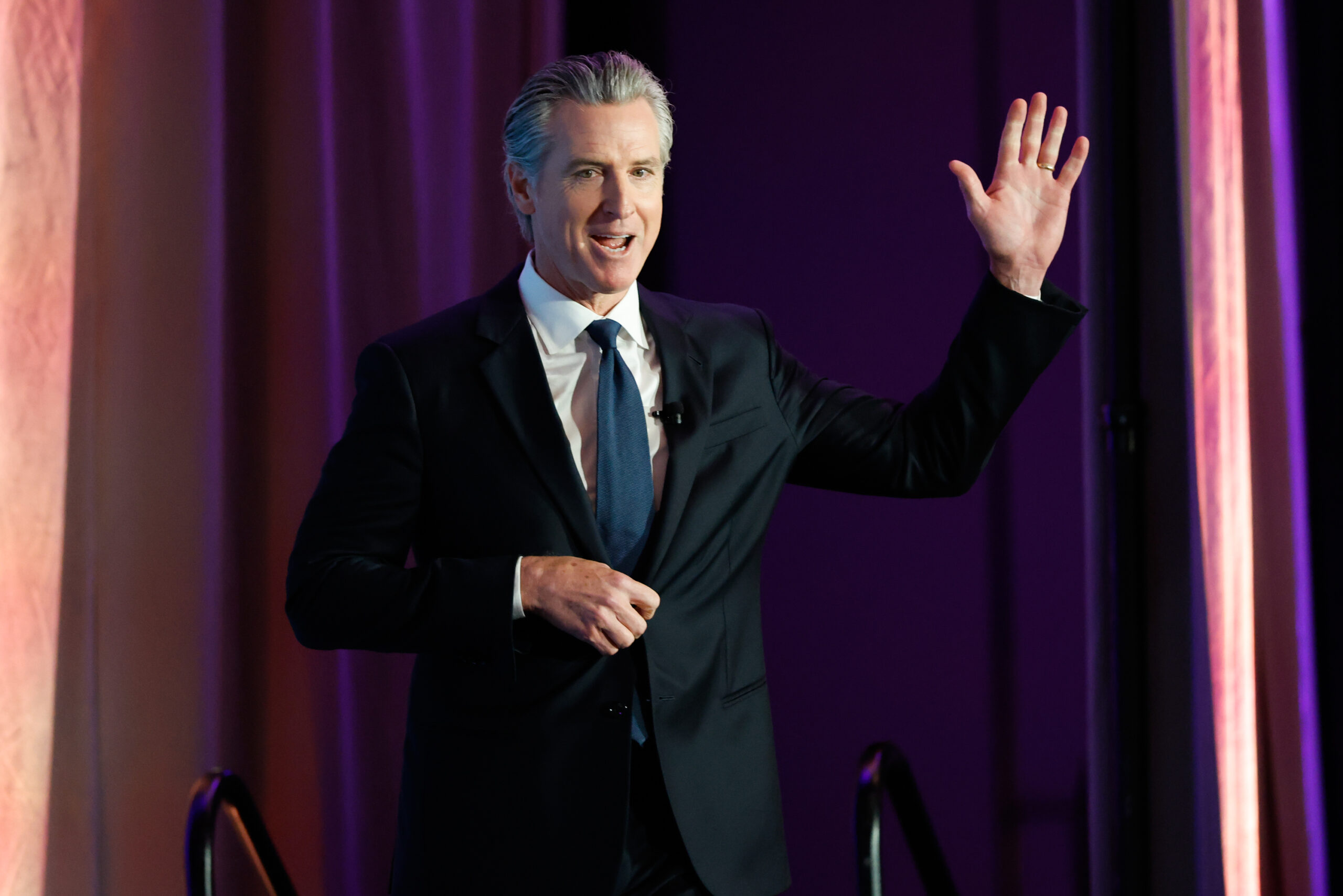 California’s minimum wage to skyrocket more than $10 above nationwide pay as Newsom praises hike
