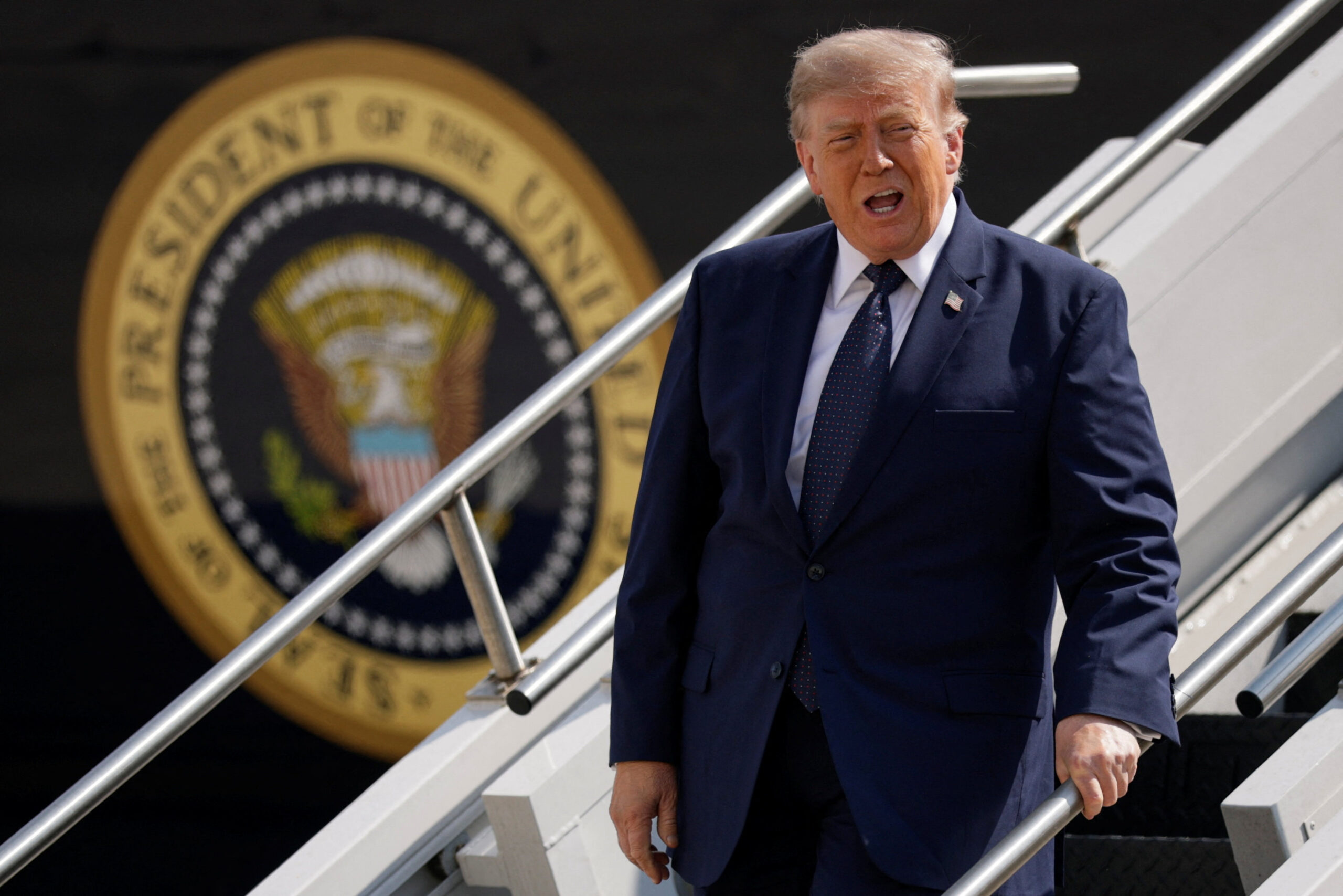 Dems are way behind their 2018 support for the midterms — and losing ground, poll finds