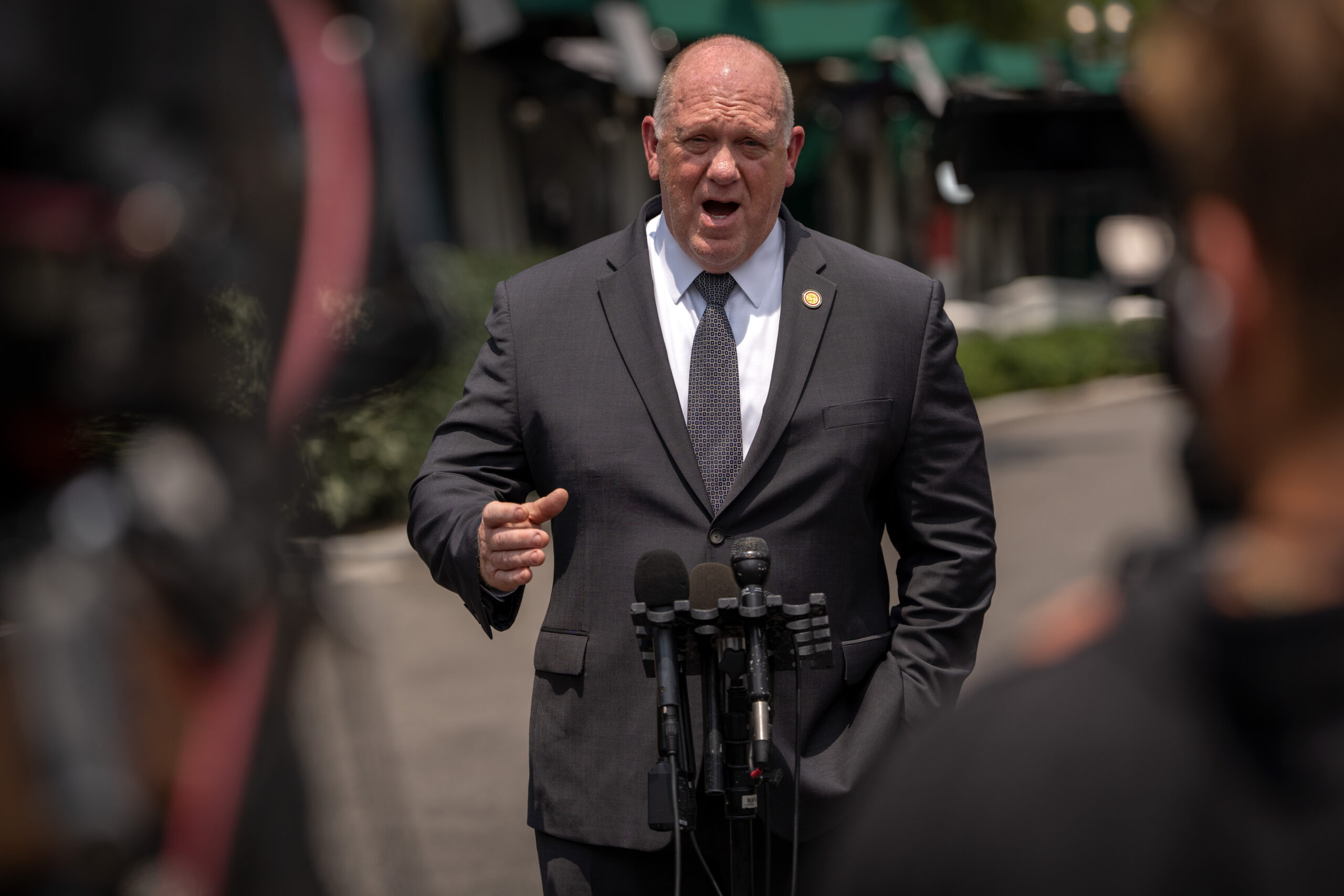 Border czar Tom Homan clashes with CBS’ Margaret Brennan over fatal Houston ICE shooting