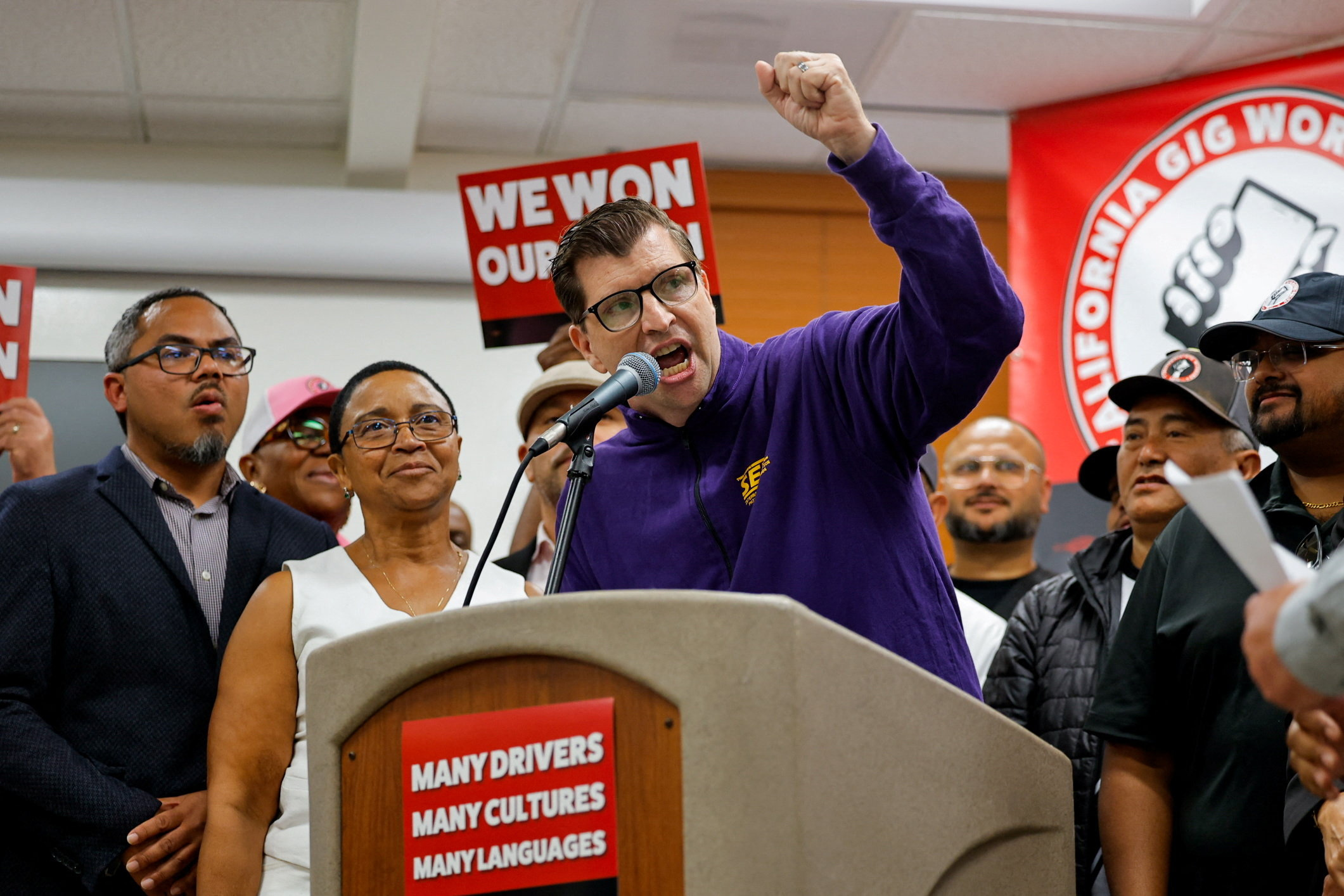 Hundreds of thousands of Uber and Lyft drivers set to unionize across California after subtle law change